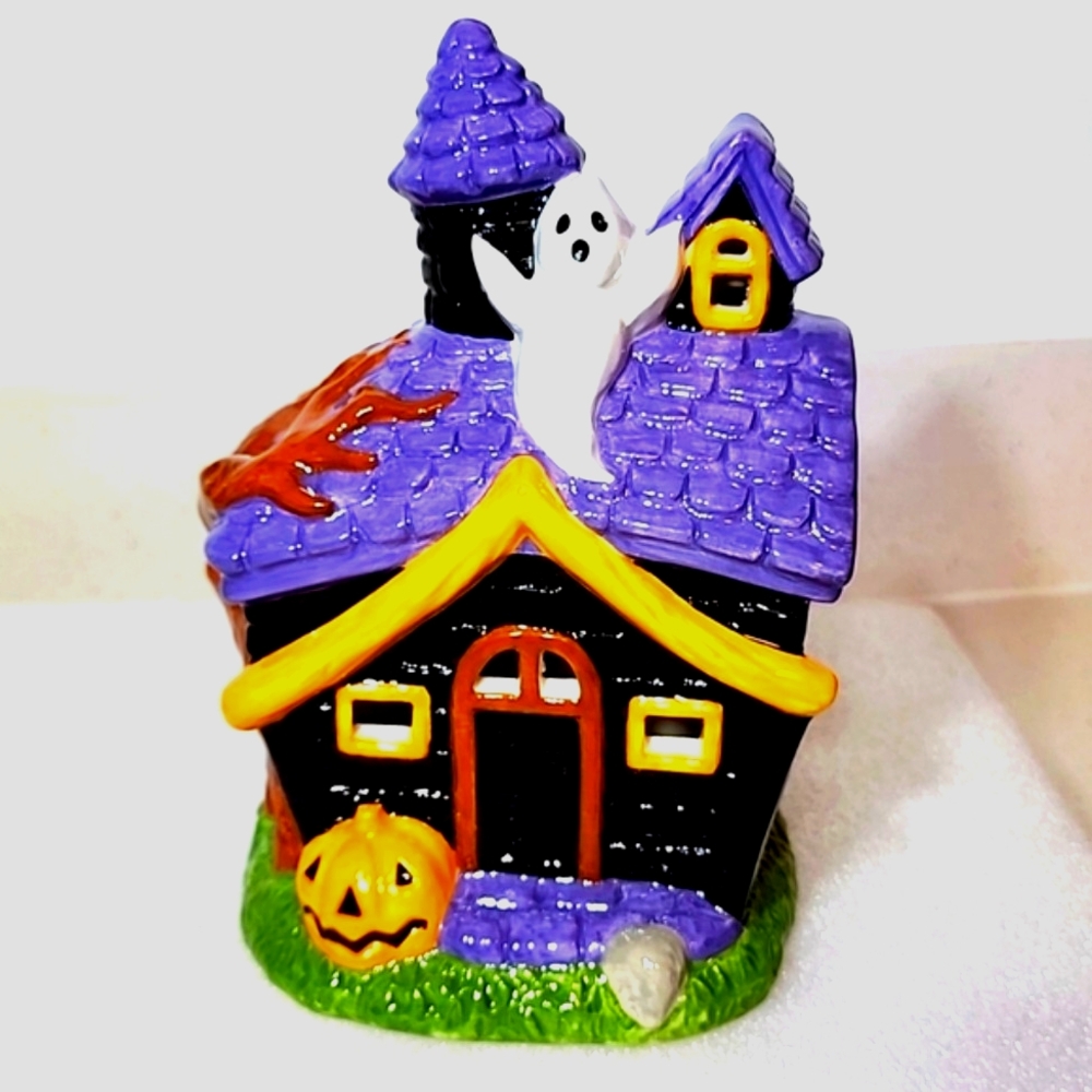 Lighted Halloween House New no tags